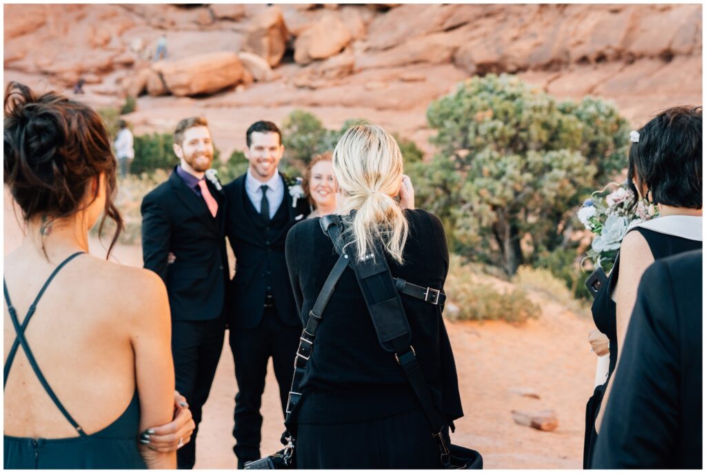 Lyndsey Kaye, elopement photographer, takes photos of the groom and his family at Arches National Park.