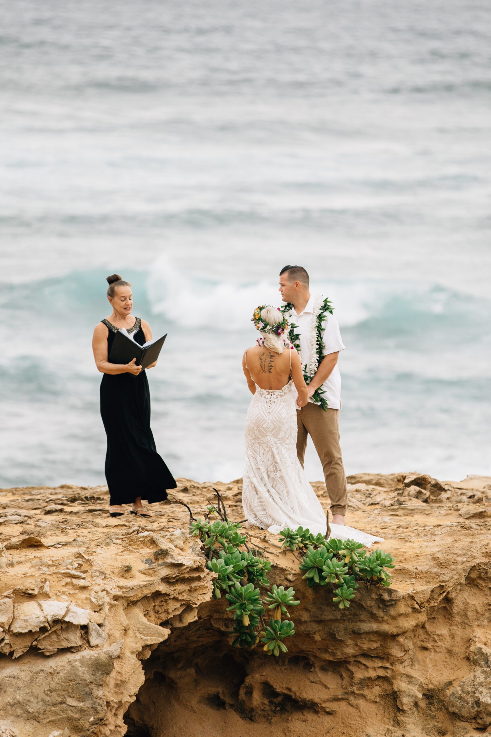 Couple elopes on a cliff in Hawaii.